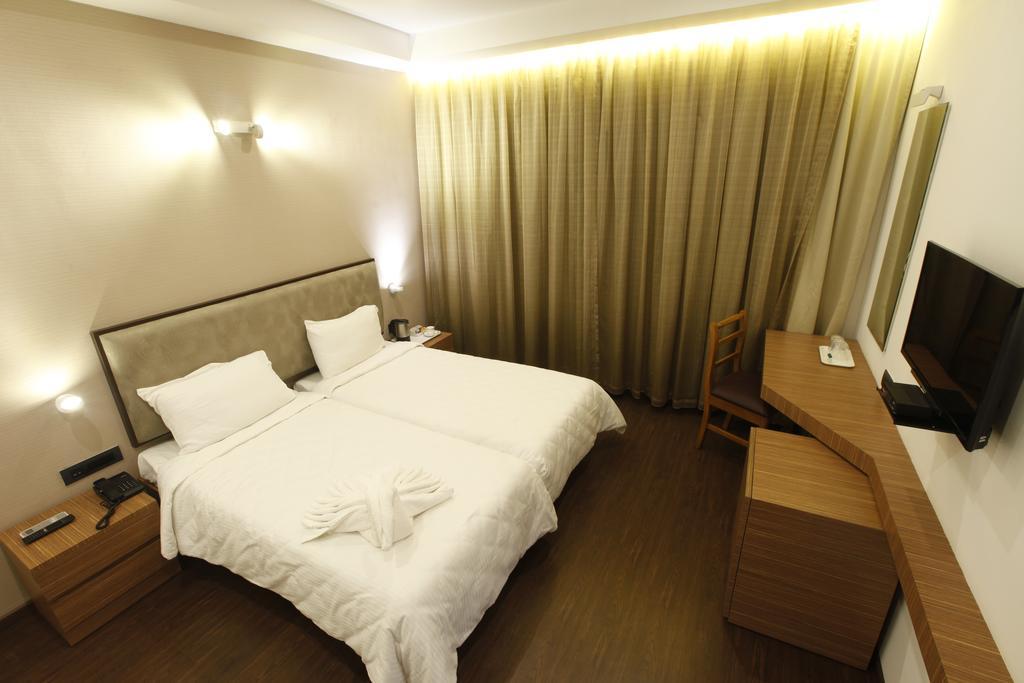 Brownstar Boutique Hotel شيناي المظهر الخارجي الصورة