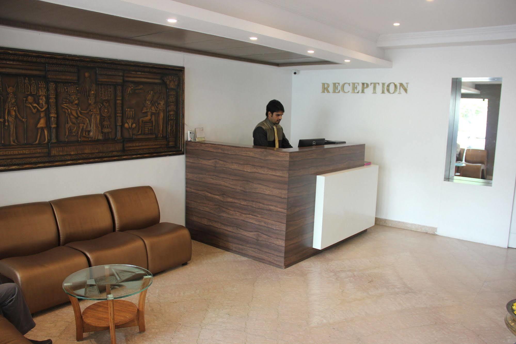 Brownstar Boutique Hotel شيناي المظهر الخارجي الصورة